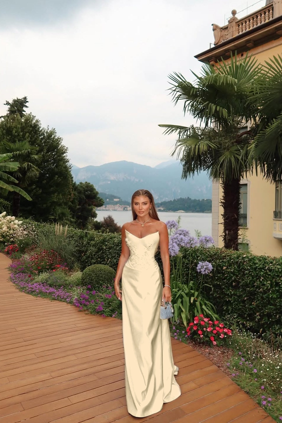 Sleeveless V-Neck Strapless Prom Dress With Appliques