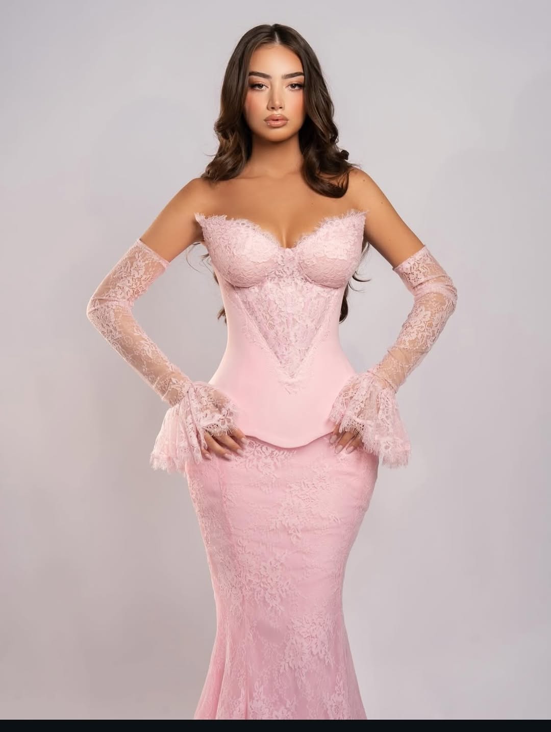 Elegant Pink Sleeveless V-Neck Strapless Lace Mermaid Prom Dress With Appliques
