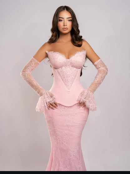 Elegant Pink Sleeveless V-Neck Strapless Lace Mermaid Prom Dress With Appliques