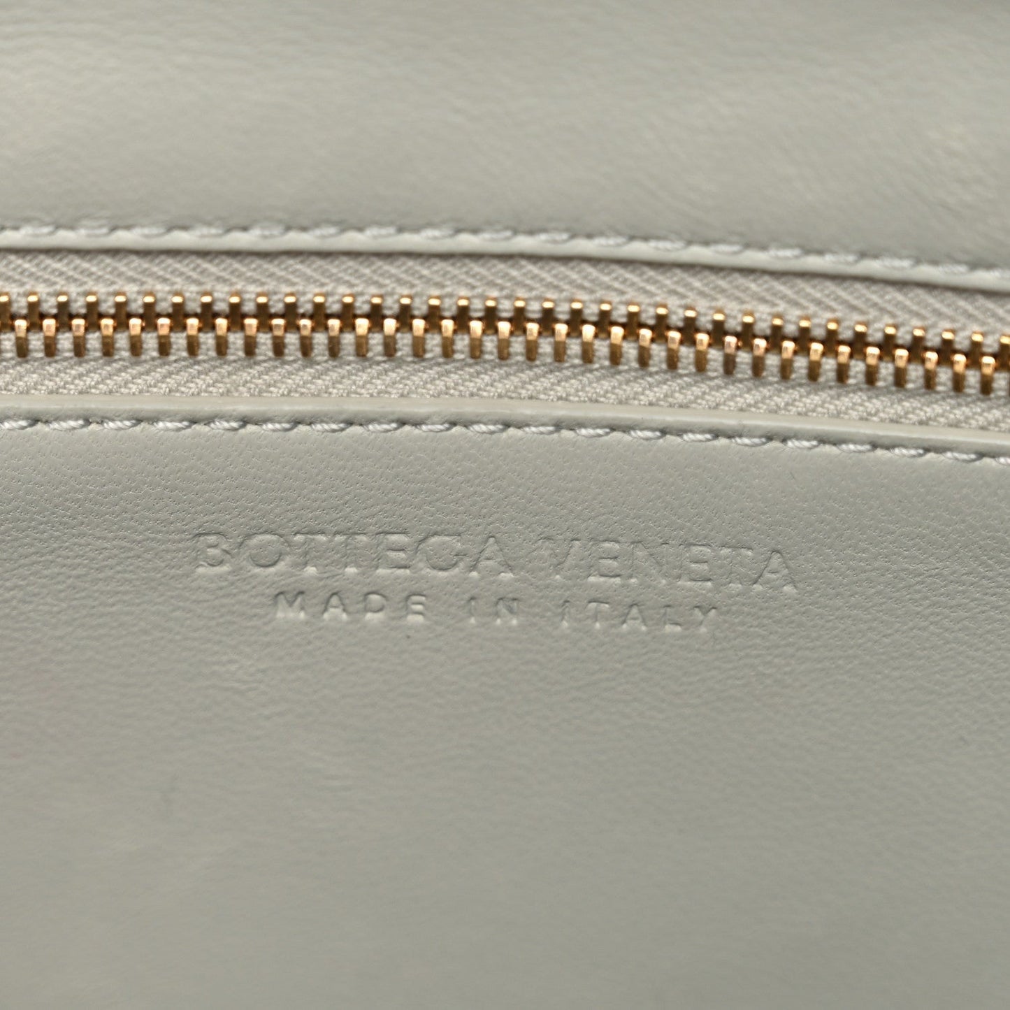 Lambskin Intrecciato Small Getaway Agate Grey
