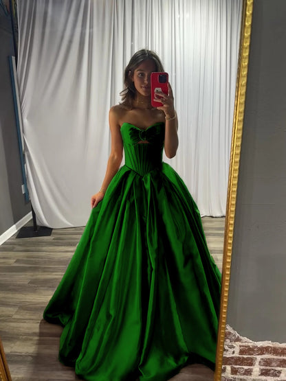 Elegant Sleeveless Strapless A Line Prom Dress With Pleated