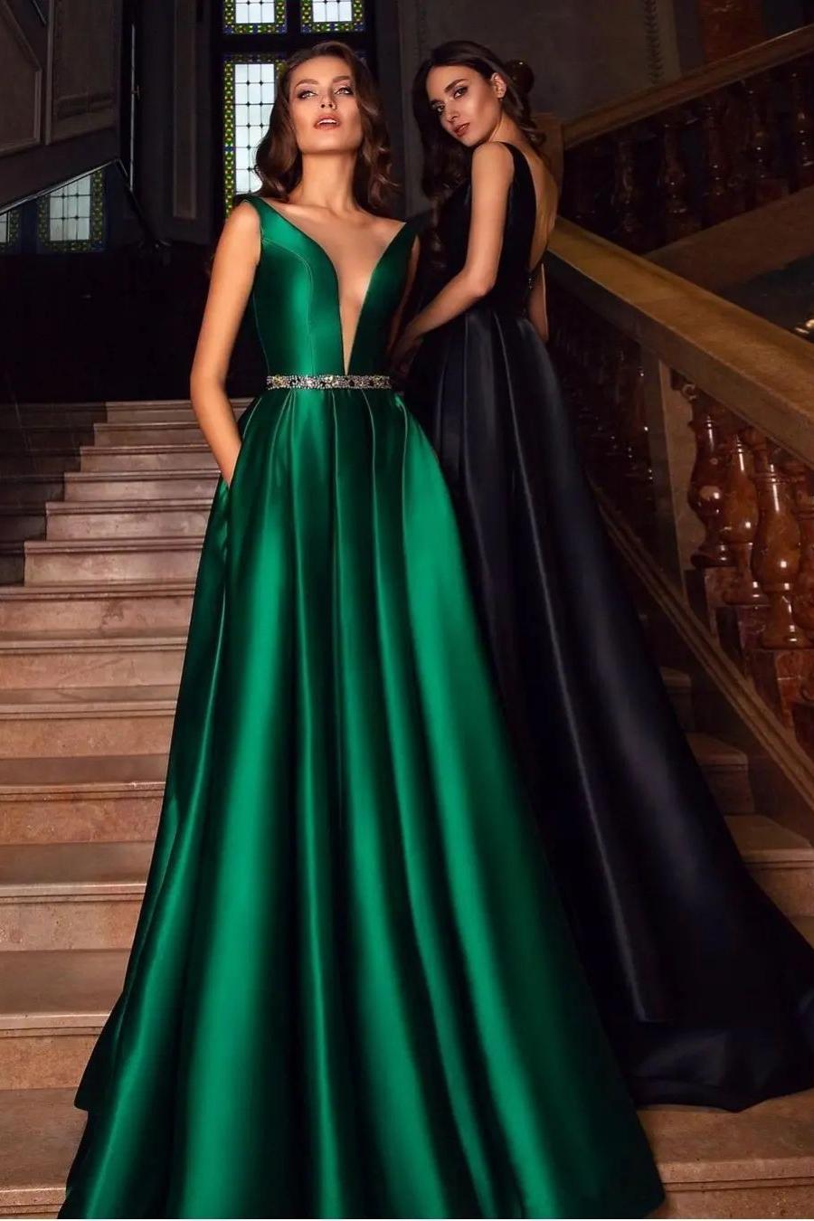 Beautiful Dark Green Satin Spaghtti Strap Sleeveless Long Pleated Prom Dress with Beadings