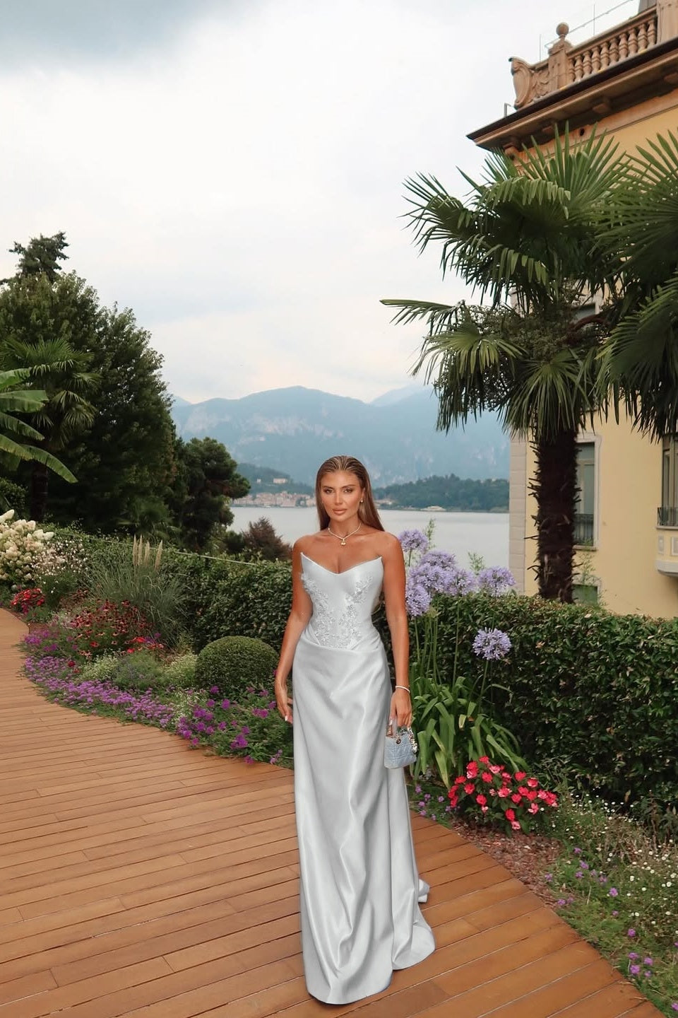 Sleeveless V-Neck Strapless Prom Dress With Appliques
