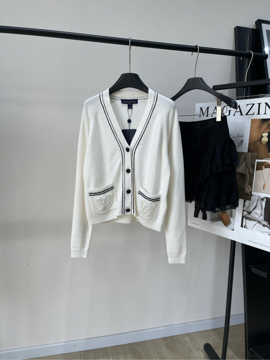 LV Pocket Patch Letter V-neck Cardigan in White Wool and Cashmere 285515