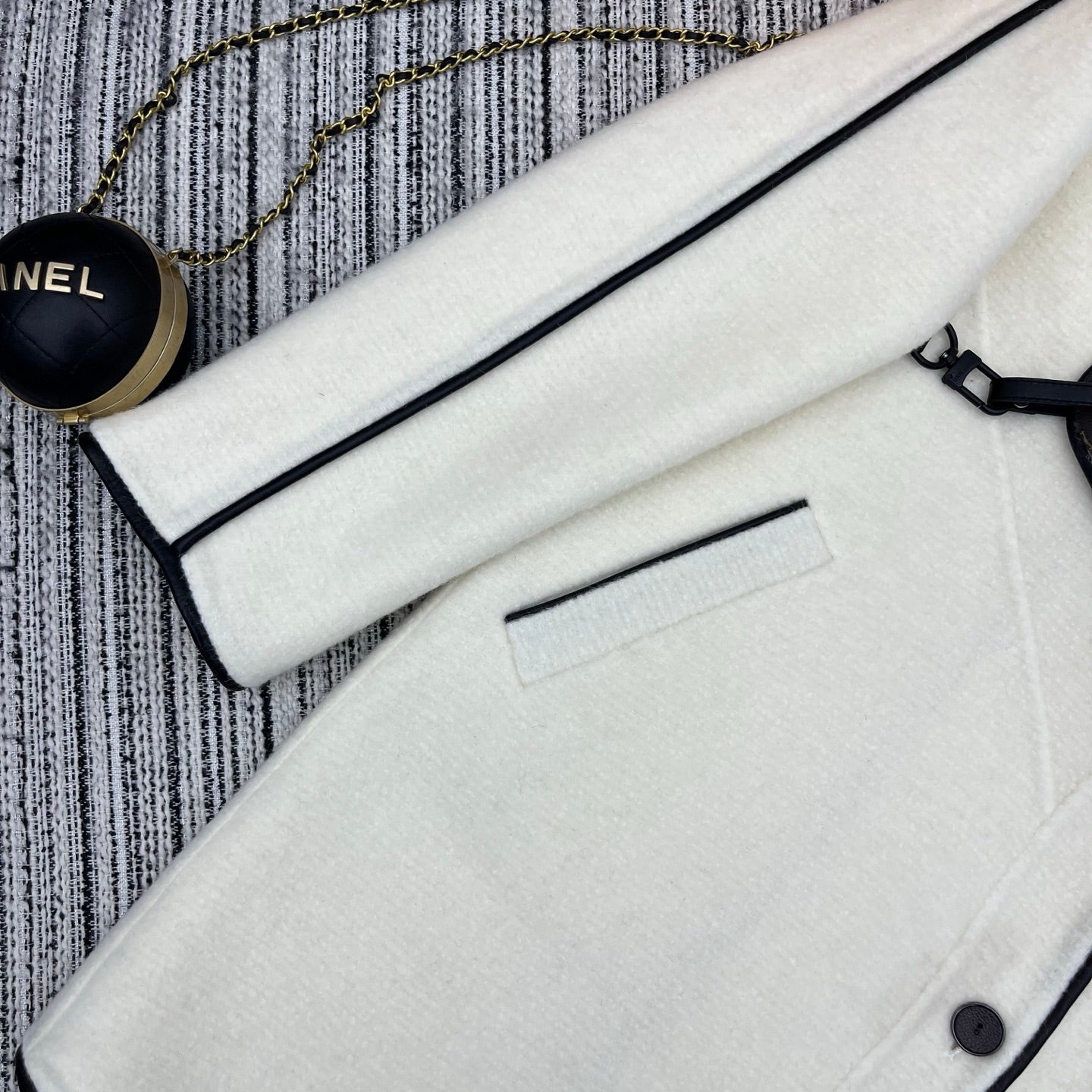 LV 25FW Double-Faced Wool Long Coat Lambskin Edge White 311684