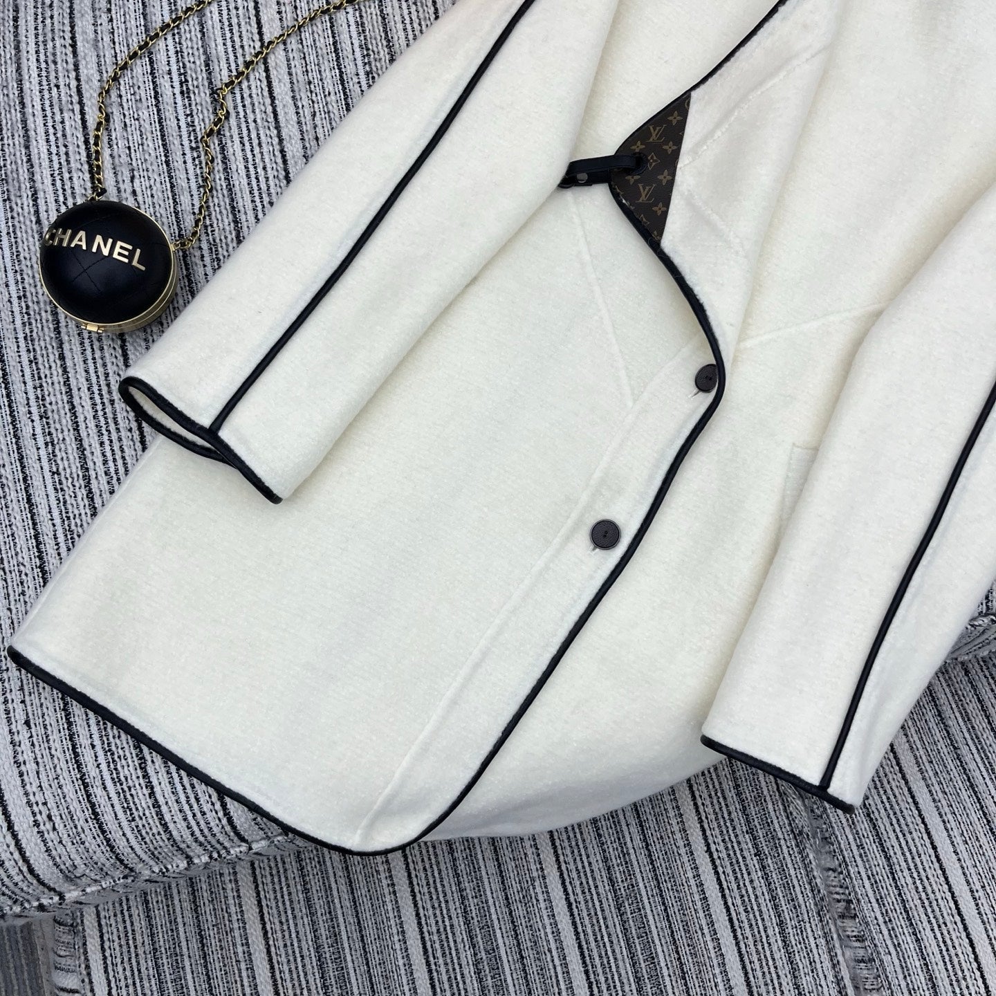 LV 25FW Double-Faced Wool Long Coat Lambskin Edge White 311684