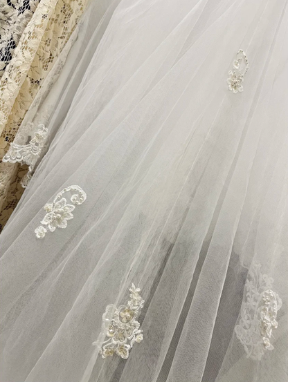 Gorgeous V Neck Satin Lace Appliques Beaded  White Formal Ball Gown Long Wedding Dress Bridal Gowns D2044
