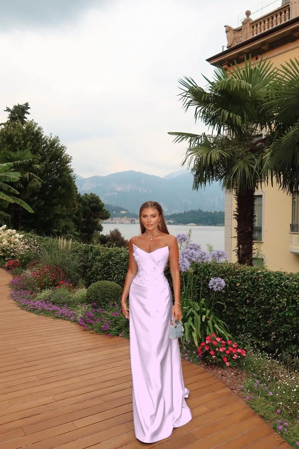 Sleeveless V-Neck Strapless Prom Dress With Appliques