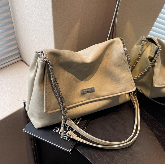 Commuter bag women's large capacity autumn and winter new fashion niche chain shoulder messenger bag ED0100