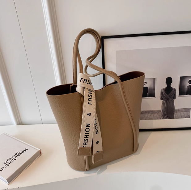 Large capacity commuter bucket bag ED0239