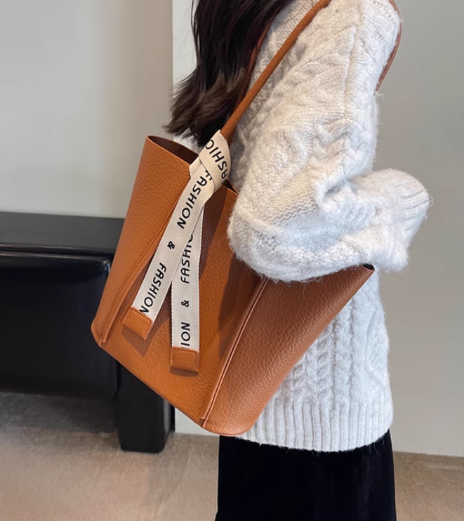 Large capacity commuter bucket bag ED0239