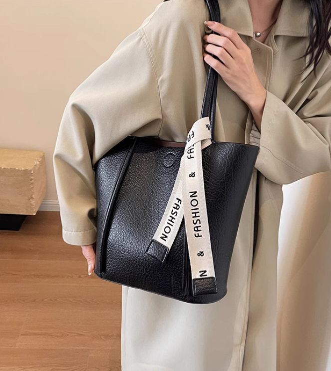 Large capacity commuter bucket bag ED0239