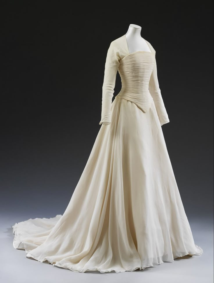 Elegant Ivory Long Sleeves A-Line Chiffon Retro Wedding Dress Evening Dresses, D881