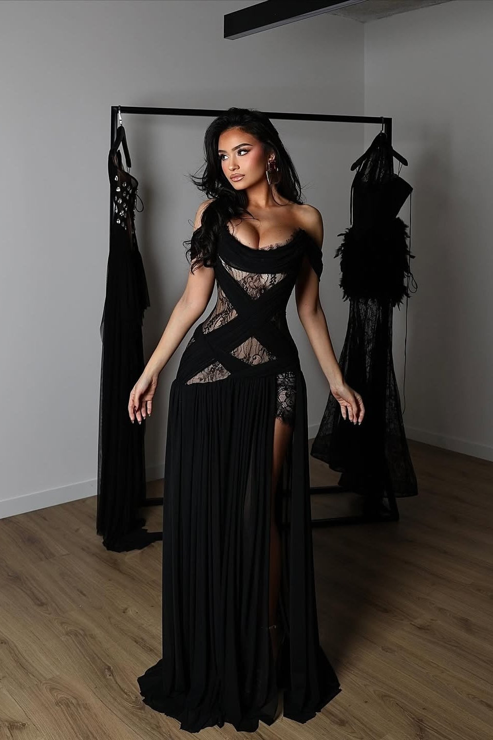 Black Sleeveless Off Shoulders Lace Long Prom Dress With Slit