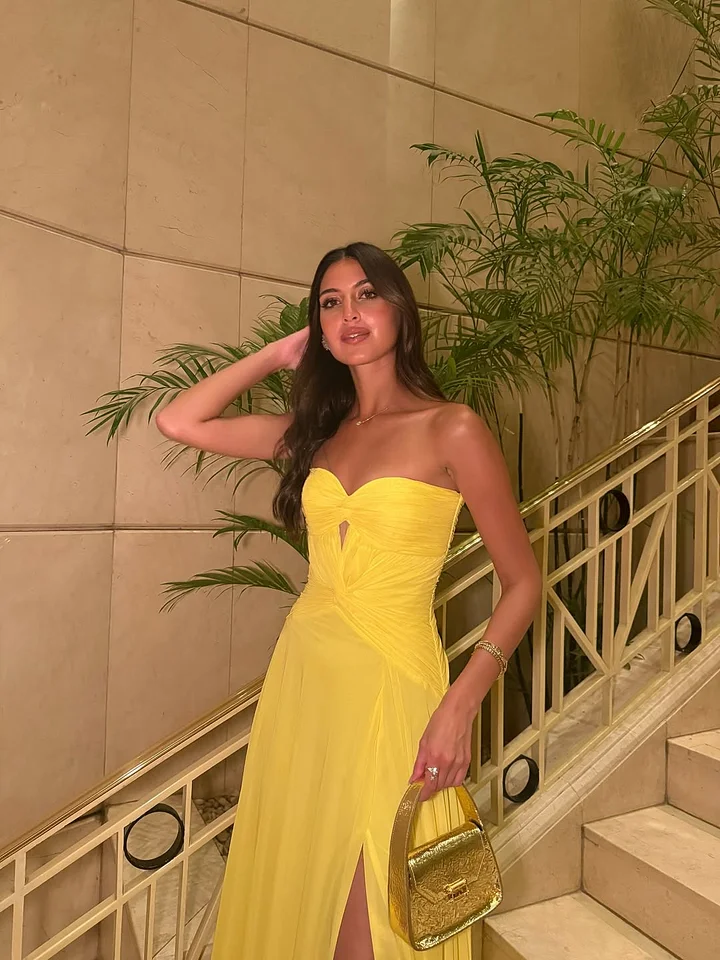 Flowing Yellow Semi-Sweetheart Pleated Sleeveless Split Prom Dress
