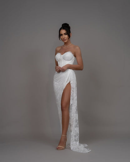 Elegant White Lace Sleeveless Sweetheart Long Prom Dress with Split
