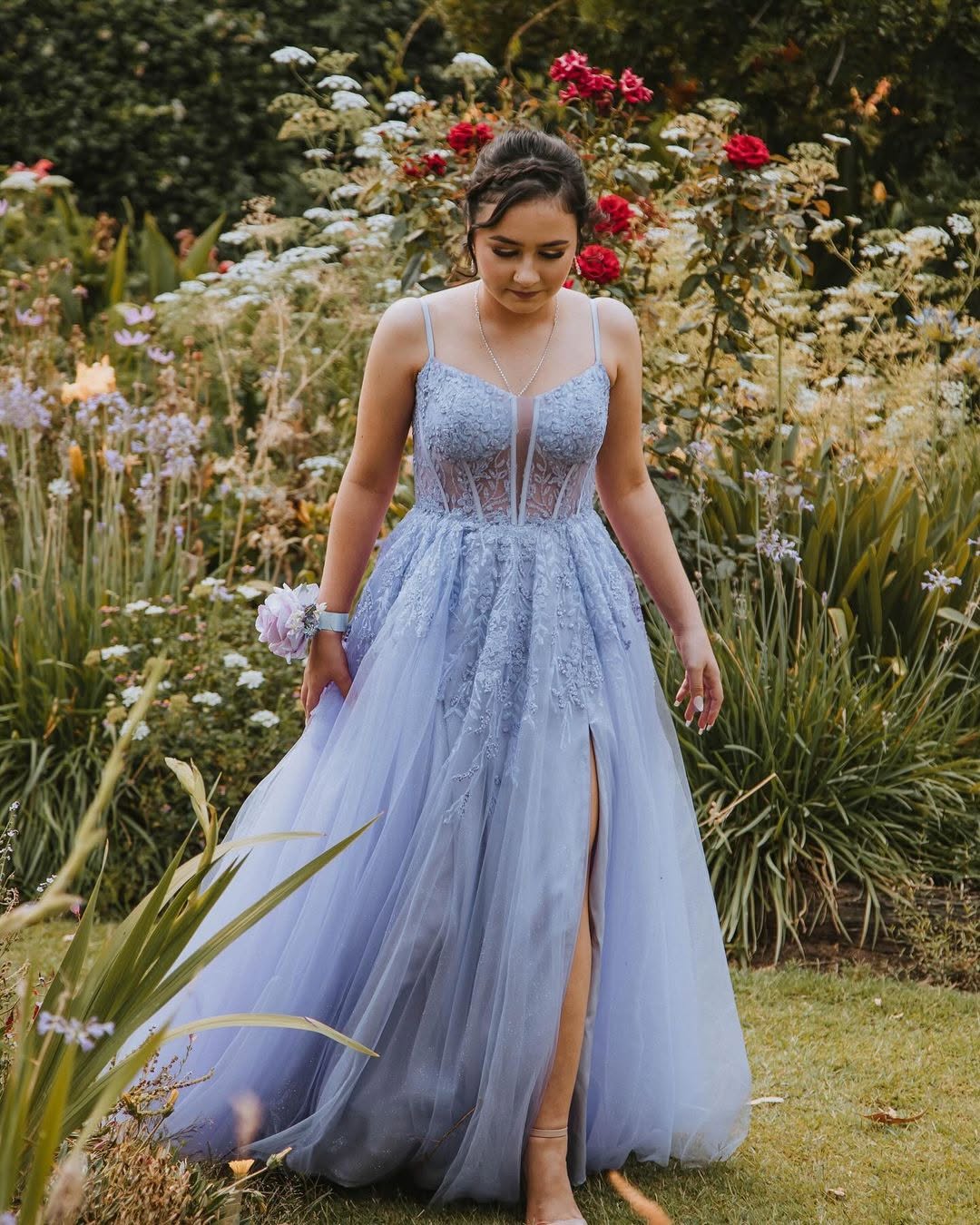 Light Purple Sleeveless Spaghetti Straps Deep V-Neck A-Line Embroidery Prom Dress