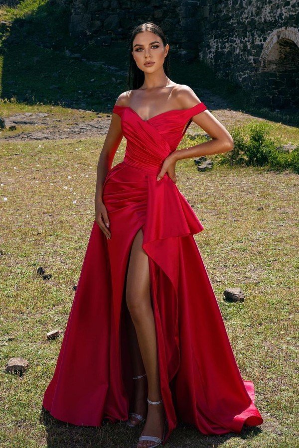 Red Off-the-shoulder  Strapless Sleeveless Slit A-line Prom Dress