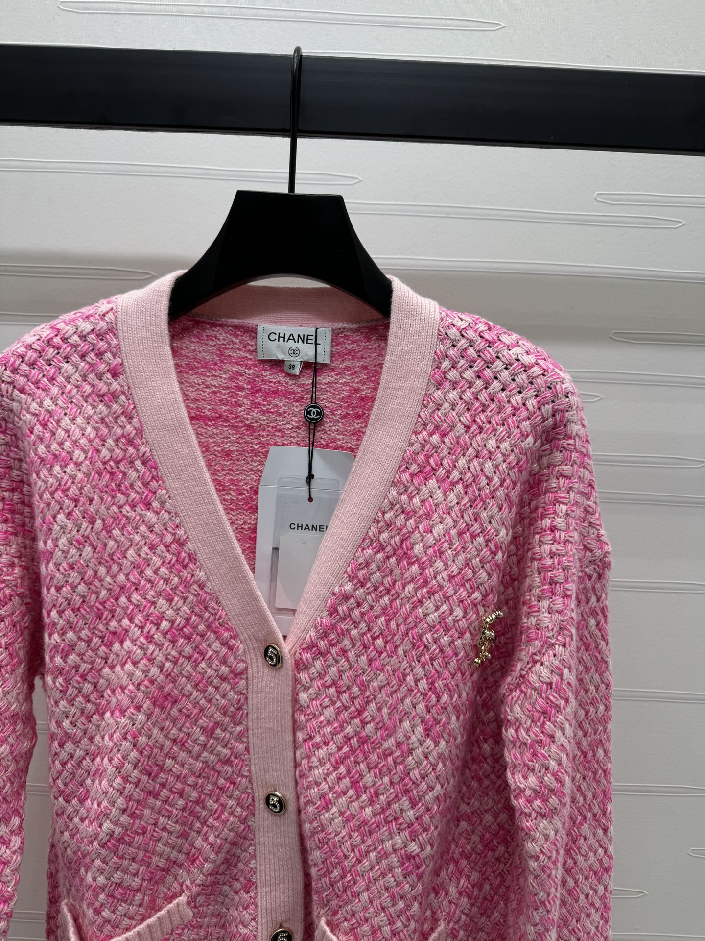 CC 25 Contrast Color V-Neck Cardigan 5 Brooch Pink Wool 305405