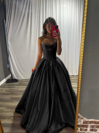 Elegant Sleeveless Strapless A Line Prom Dress With Pleated