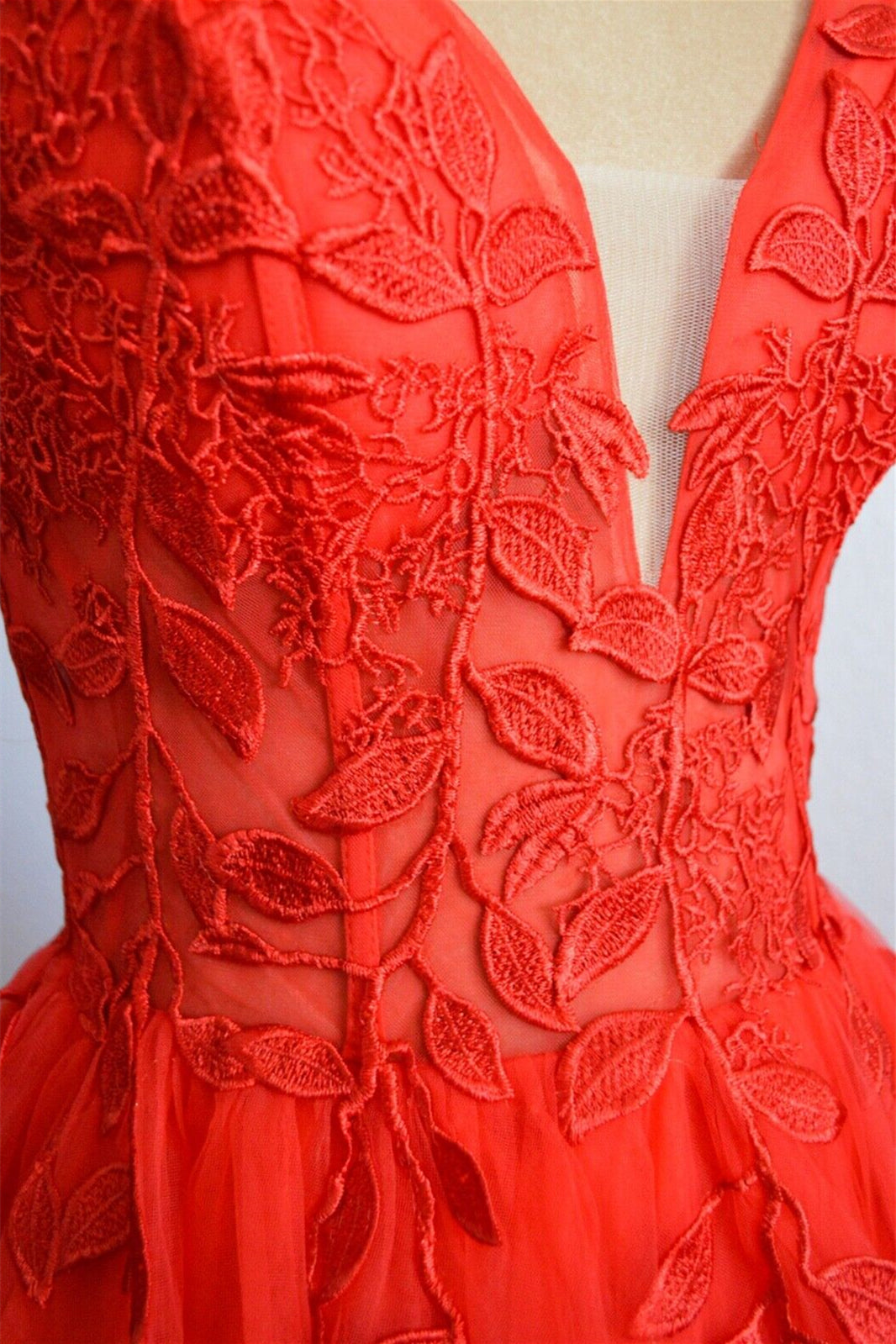 Tulle A-Line V-Neck Empire Prom Dress With Lace Appliques