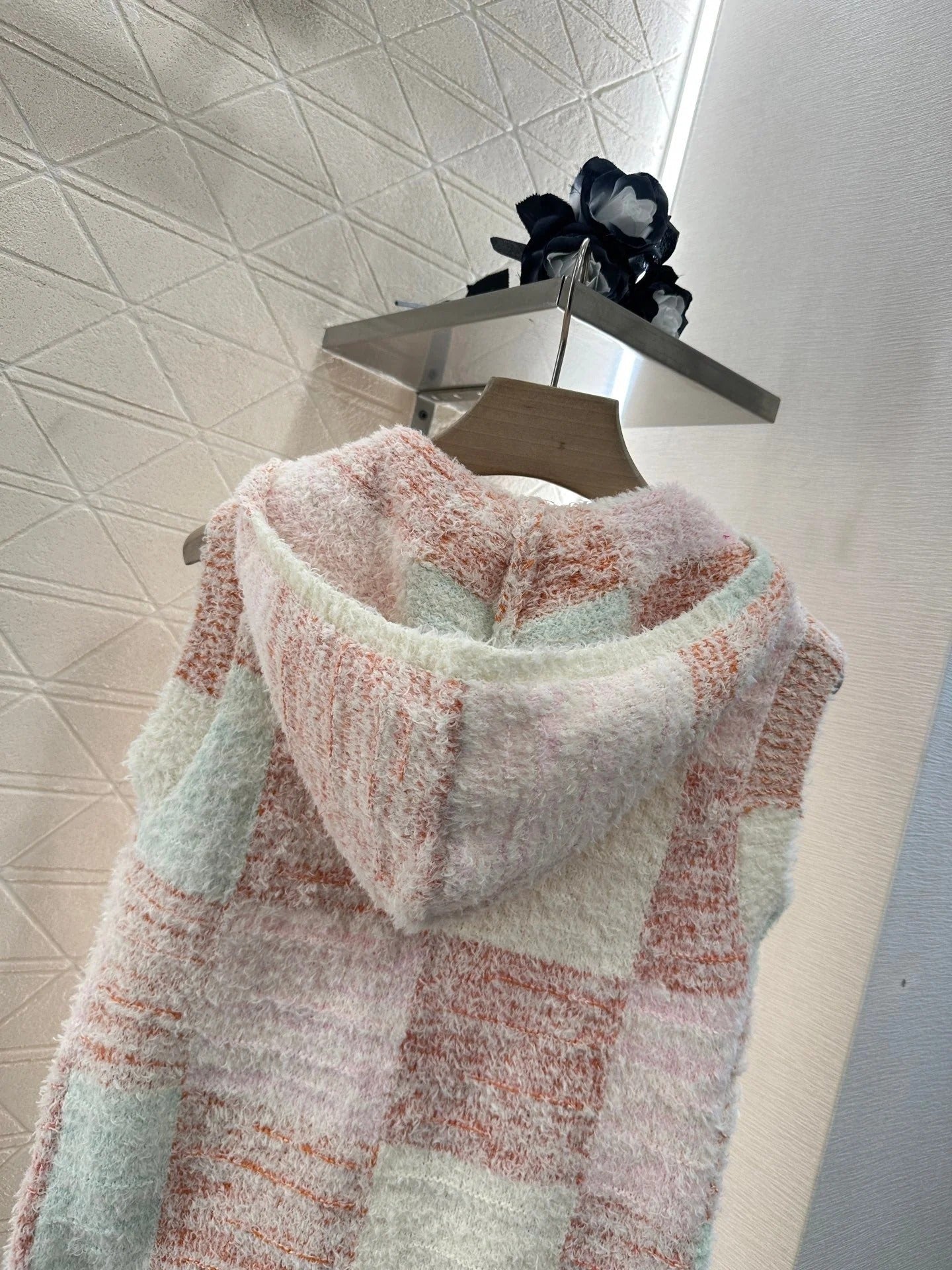 CHANEL SLEEVELESS KNIT HOODIE 276508