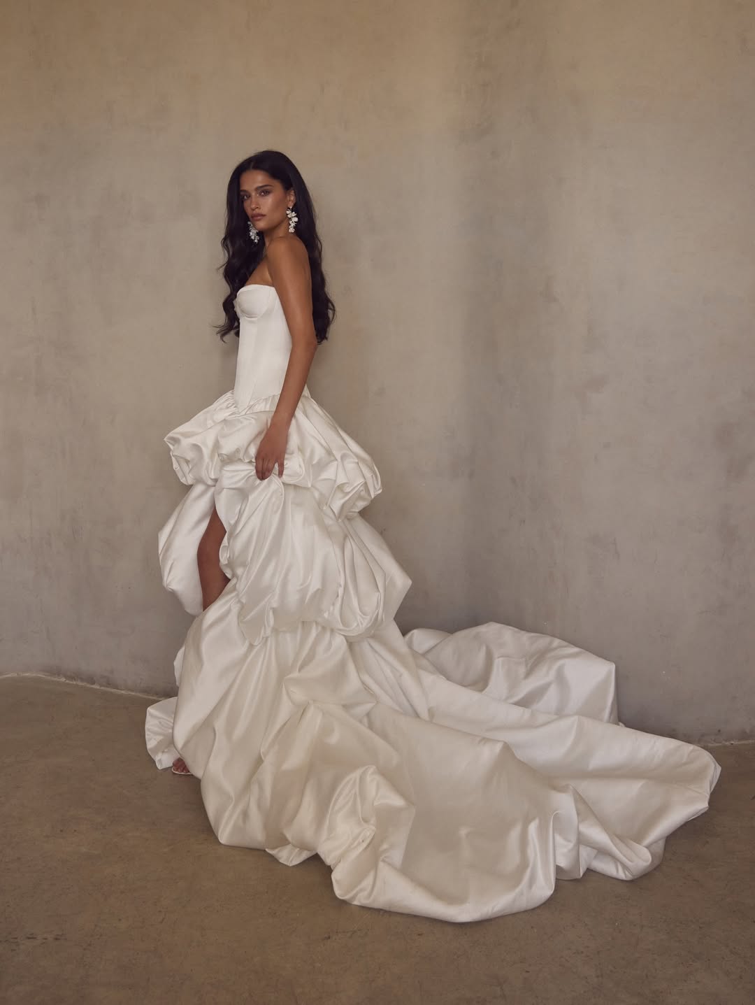 Stunning White Sleeveless SWeetheart Ruffles Evening Dress