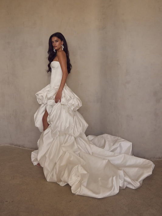 Stunning White Sleeveless SWeetheart Ruffles Evening Dress