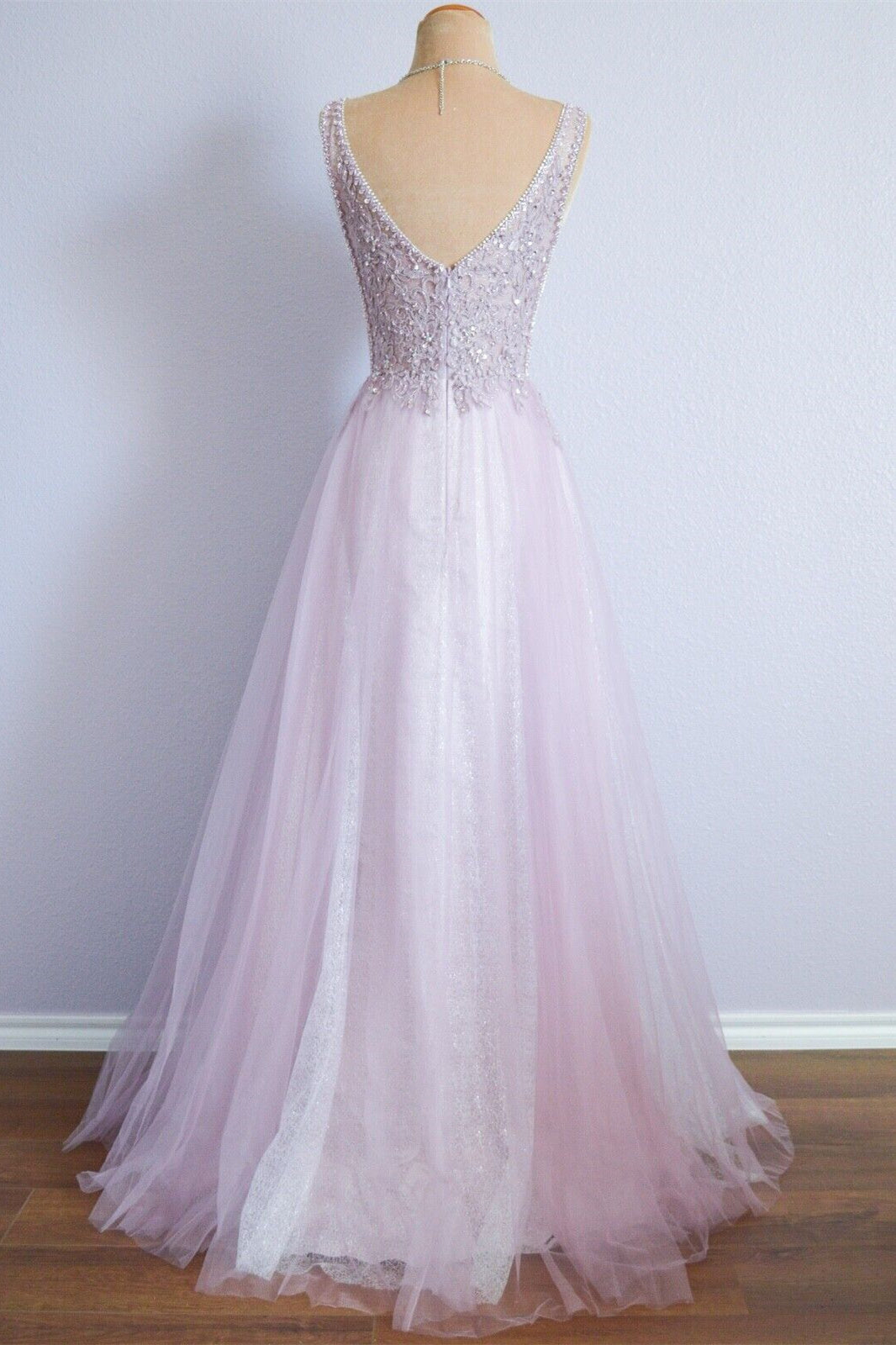 Chic Tulle A-Line V-Neck Open Back Prom Party Dress