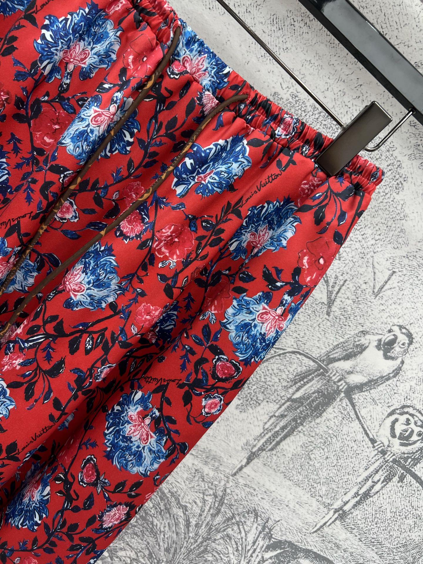 LV 25 Elastic Waist Old Flower Leather Skirt Red Poliester