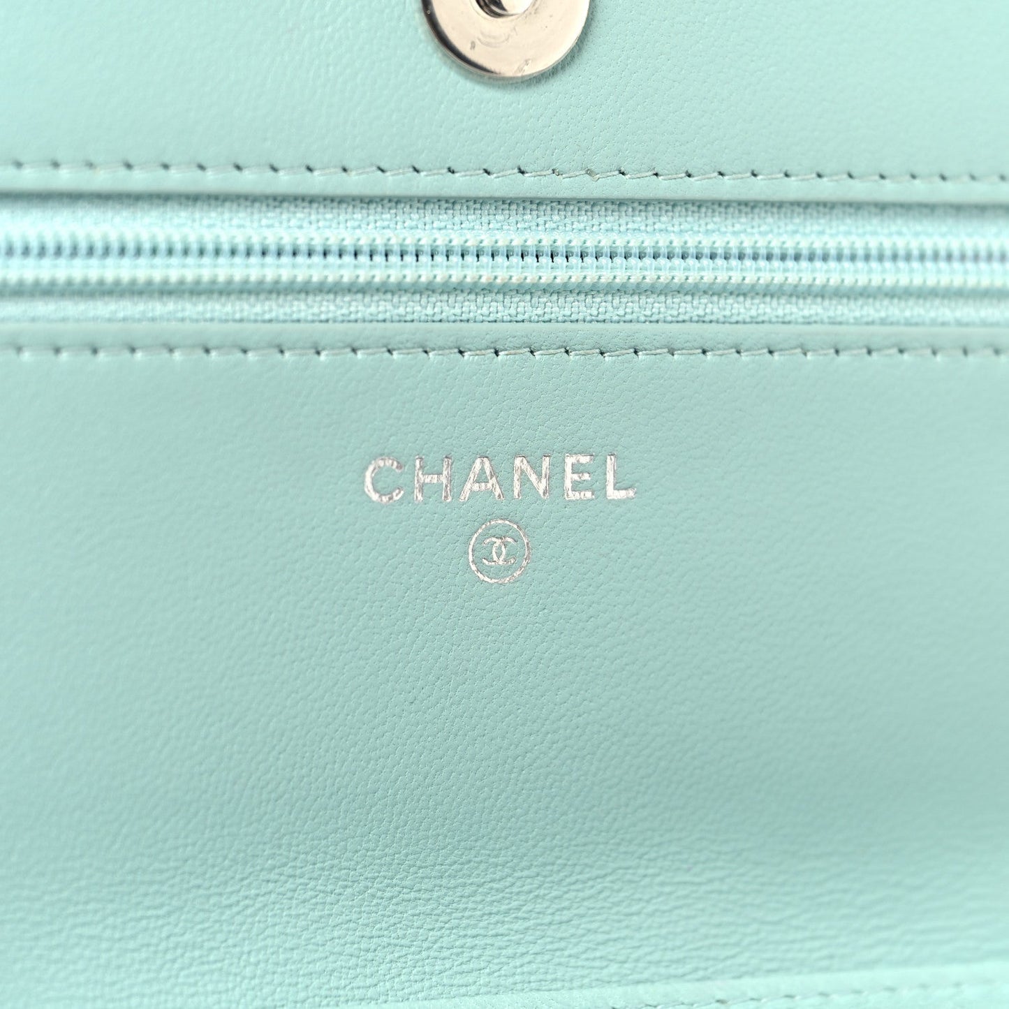 Calfskin Whipstitch Wallet On Chain WOC Green