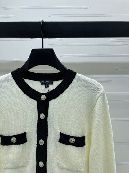 CC 25F Round-Neck Knitted Long-Sleeved Cardigan White Wool
