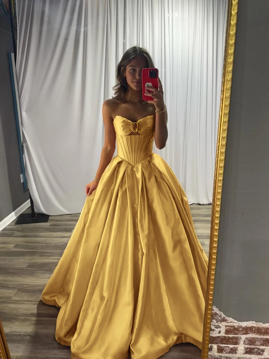 Elegant Sleeveless Strapless A Line Prom Dress With Pleated