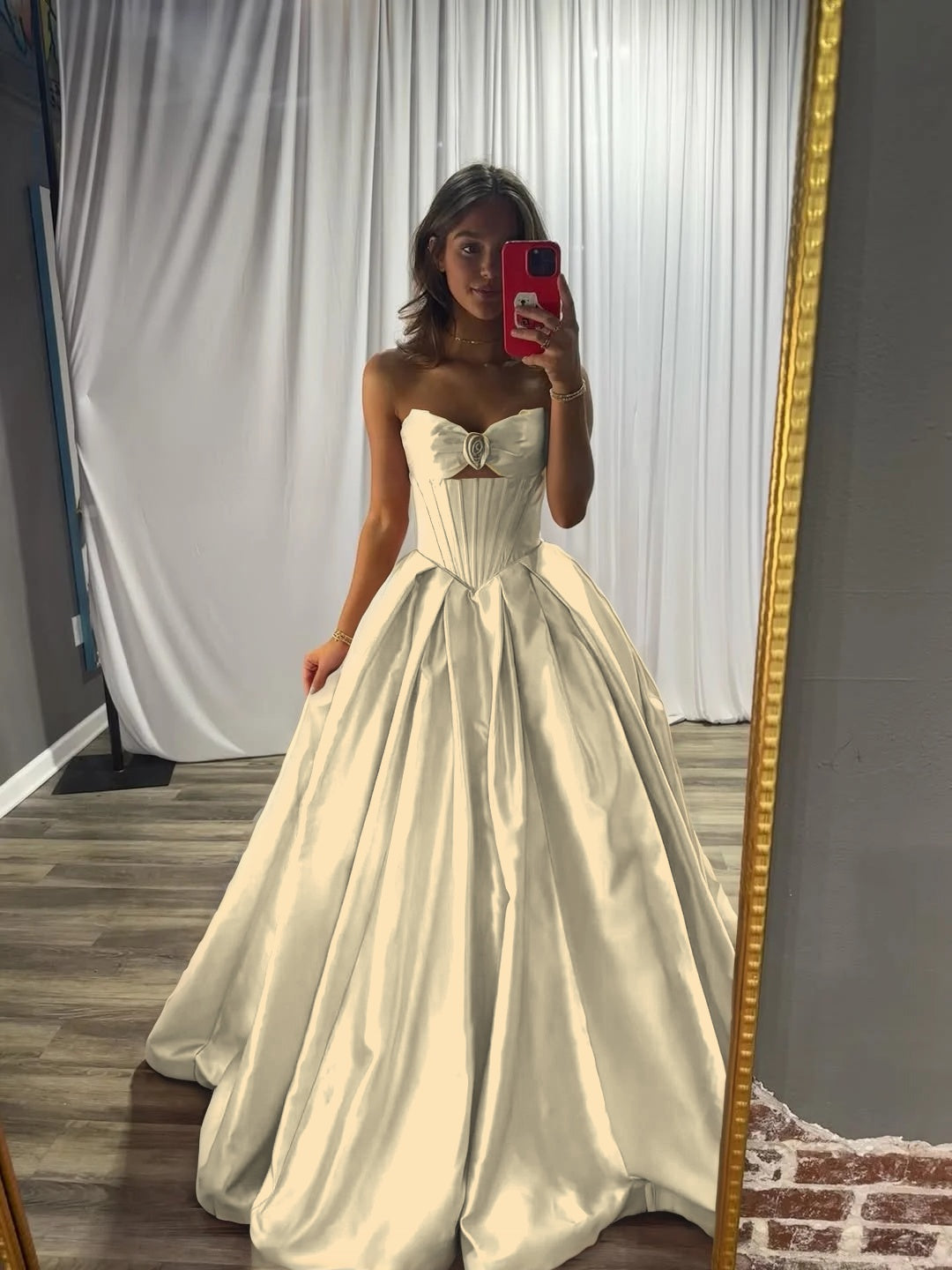 Elegant Sleeveless Strapless A Line Prom Dress With Pleated
