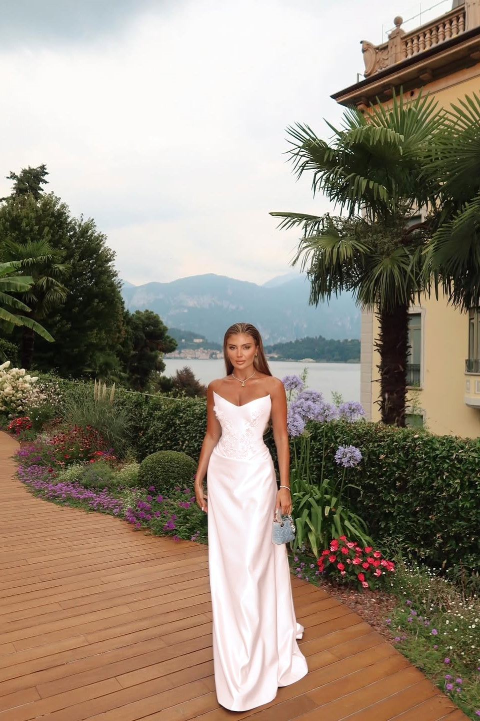 Sleeveless V-Neck Strapless Prom Dress With Appliques