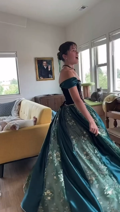 Vintage Off The Shoulder Green Satin Lace Applique Ball Gown Sweet 16 Dress D1253