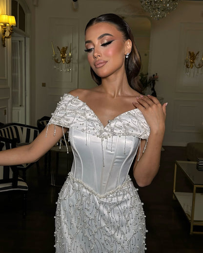 White Sleeveless Off-Shoulders Sweetheart Beads Prom Dress