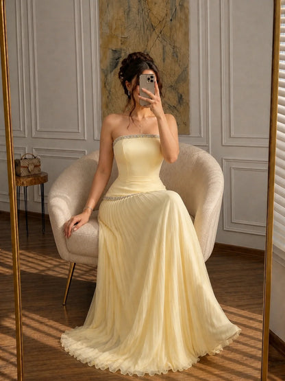 Chic Yellow Sleeveless Square Pleated Evening Dress With Scarf