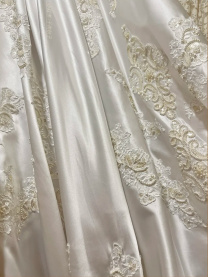 Gorgeous V Neck Satin Lace Appliques Beaded  White Formal Ball Gown Long Wedding Dress Bridal Gowns D2044