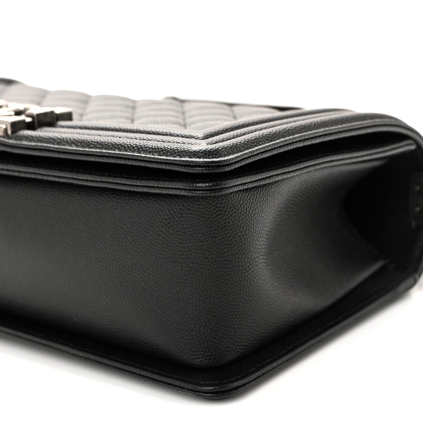 Caviar Quilted Medium Boy Flap Black