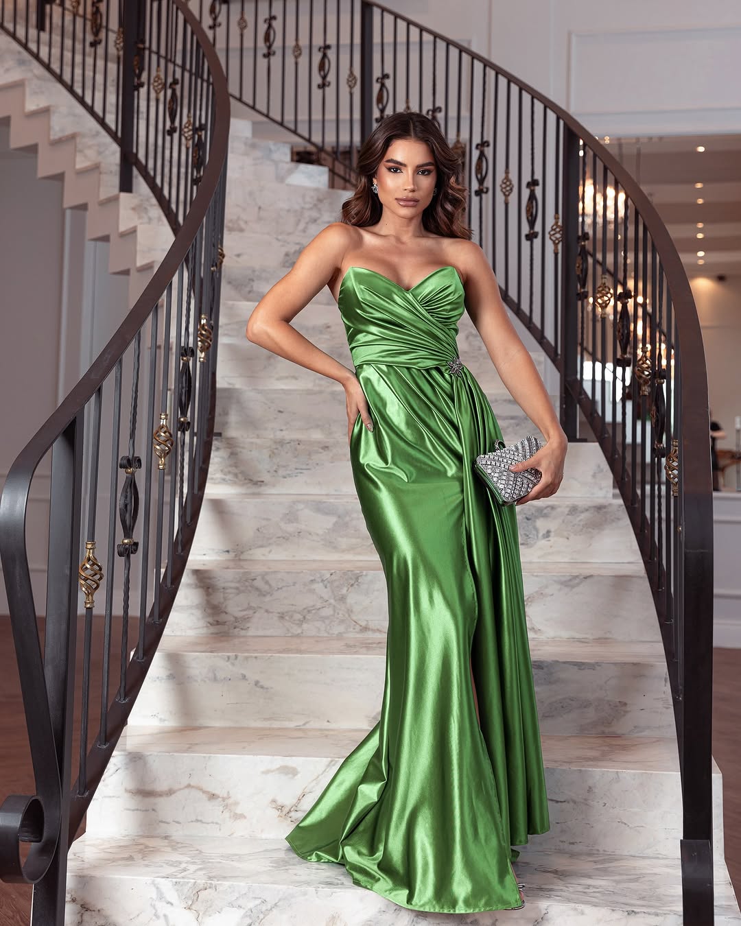 Red Sleeveless Strapless V-Neck Mermaid Long Prom Dress