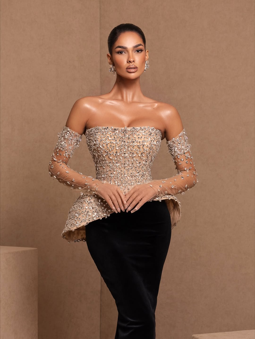 Black Sleeveless Strapless Mermaid Satin Beads Long Prom Dress With Gloves