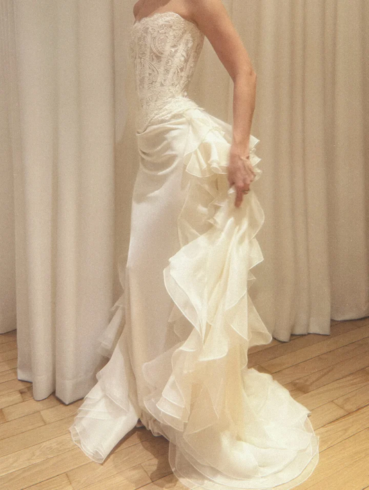 Elegant Ivory Strapless Evening Dress Sleeveless Lace with Train