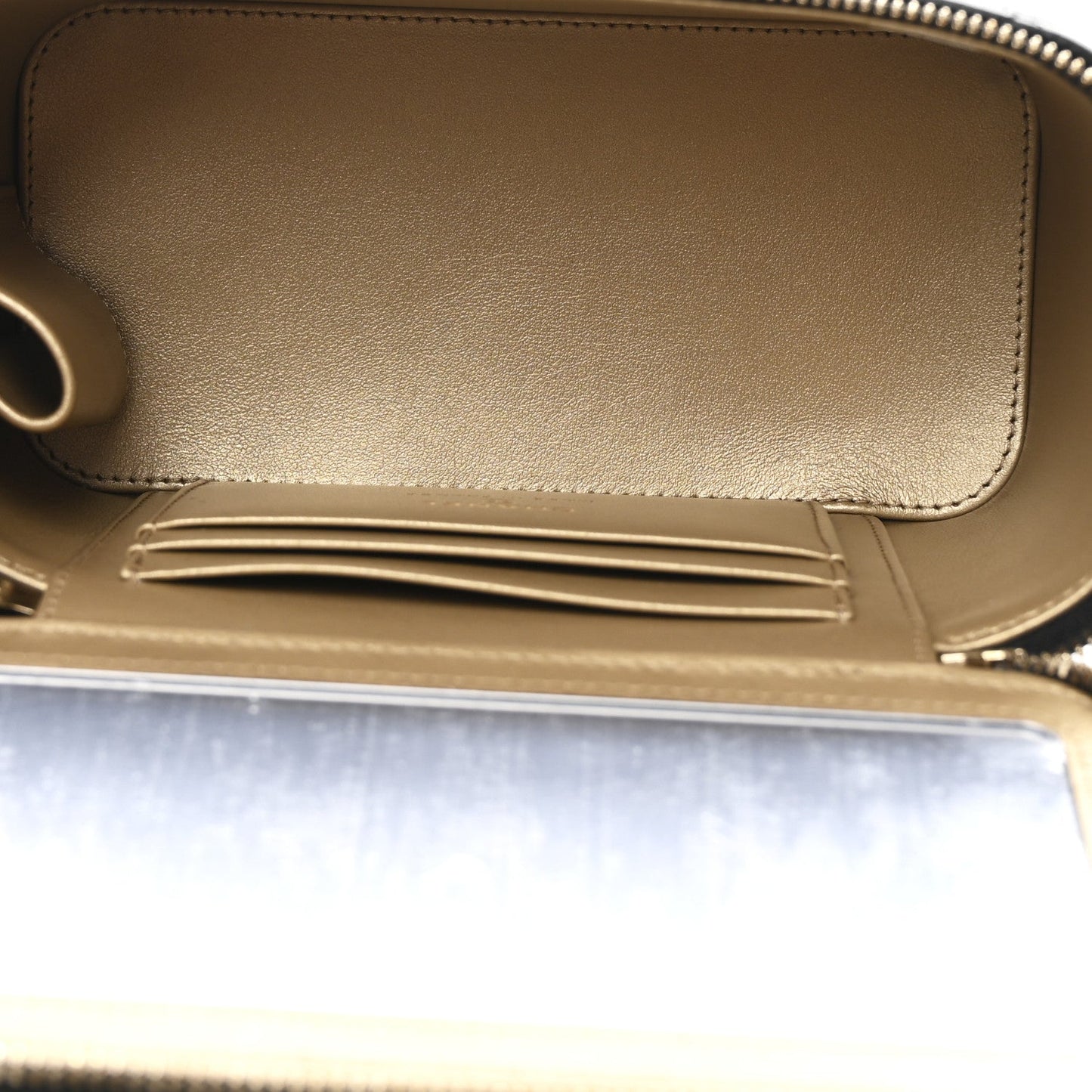 Lambskin Quilted Pearl Crush Small Vanity Case With Chain Black