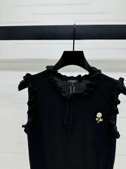 CHANEL SLEEVELESS TOP WITH RUFFLED COLLAR 274888