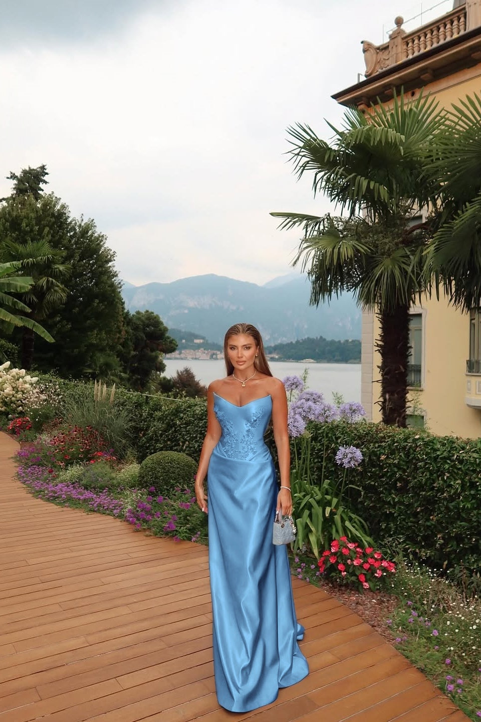 Sleeveless V-Neck Strapless Prom Dress With Appliques