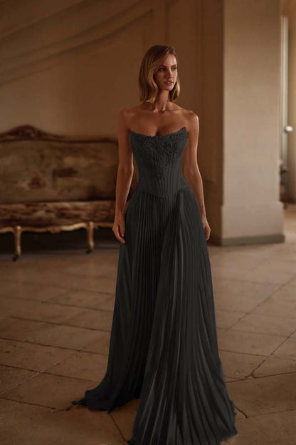 Exquisite White Satin Strapless Sleeveless Long Pleated Prom Dress with Applique