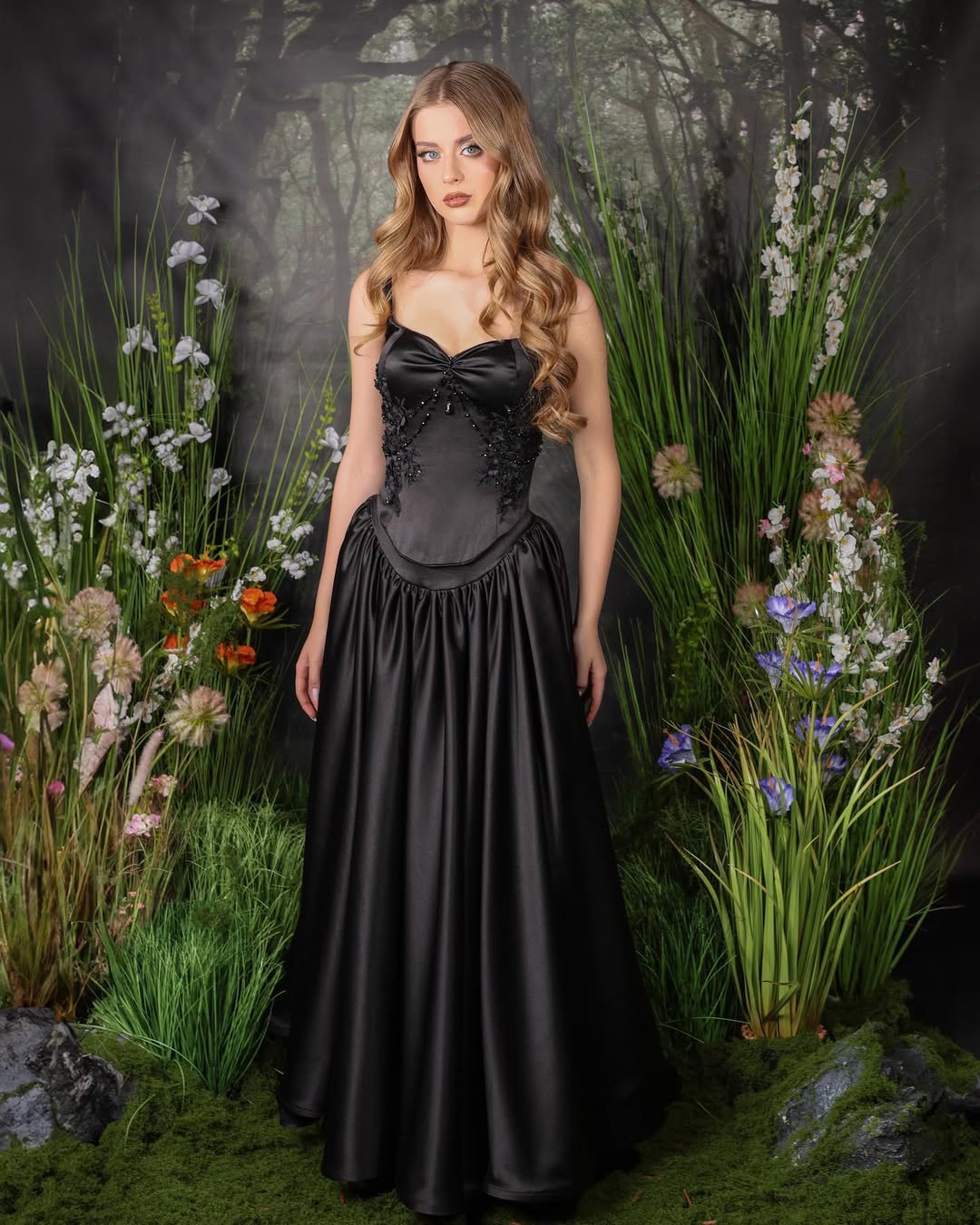 Black Sleeveless Strapless Beads Appliques A-Line Prom Dress
