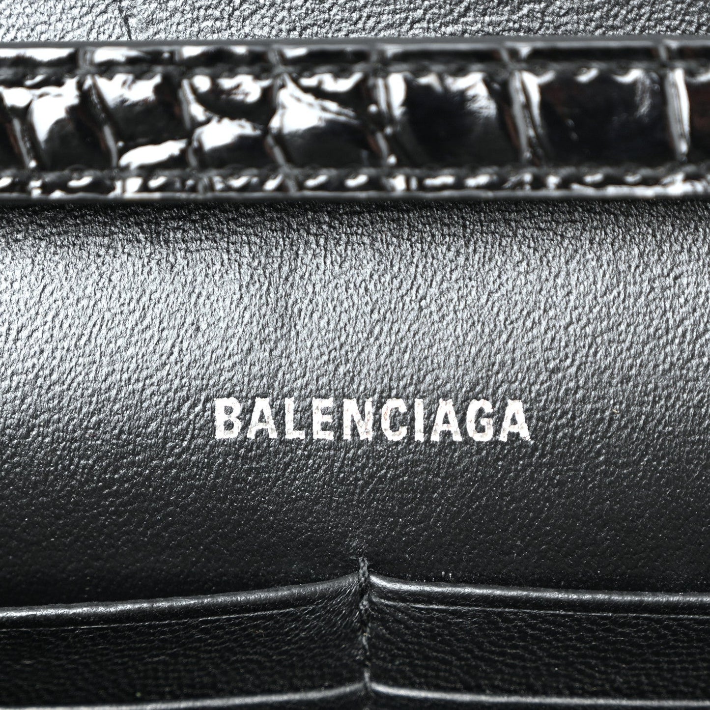 Shiny Calfskin Monochrome Crocodile Embossed Hourglass Chain Bag Black