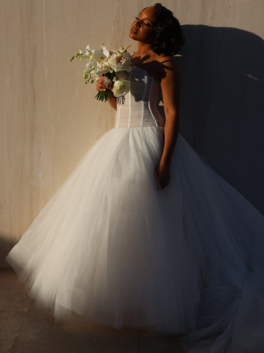 2025 New Simple A Line Strapless Tulle Long Wedding Dress SH2286
